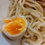 麺屋 永太 - おすそ分けの半味玉。