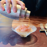 ラ カンロ - 【Nouilles：トマト 海老】：ソースを注いでます