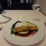 牛肉の赤ワイン煮込みのパートプリック包みポルトソース