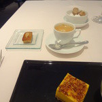 オーグードゥジュール メルヴェイユ - エスプレッソ、自家製のフィナンシェ、マンゴーのタルト