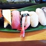 Sushi Tokoro Otaru - 更に、 イクラ、玉子、かわはぎ、あじ