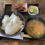 Kikuya - ご飯と味噌汁も美味しいよ。
