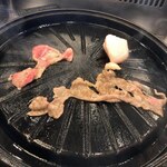 Asahi Biruen Shiroishi Hamanasukan - 先ずは肉だけ焼く