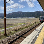 徳山鮓 - 駅を降りると広がる、山と湖と田園。余呉湖の春。