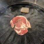 アサヒビール園 白石 はまなす館 - 先ずは肉だけ焼く