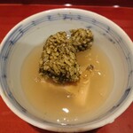 銀座 しのはら - 肝を和えたシャリを蒸し鮑とあんの中に投入