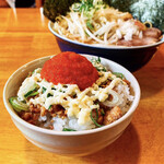 おかわりや - めんたい鶏そぼろ丼