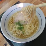 准手打ちな 満福うどん - 麺のリフトアップ