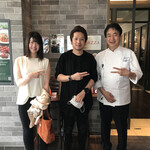 リストランテ アクアパッツァ - 日髙良実シェフと記念撮影