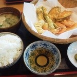 Agemonoyahanahachi - 天ぷら定食580円