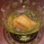 イル アオヤマ - 三河湾のキタムラサキウニ
      じゅんさい　コンソメジュレ