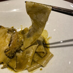 イル アオヤマ - 幅広パスタ　鮑　肝ソース