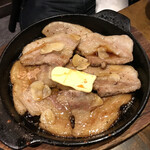 豚小家 - 201710  鉄板黒豚カルビのガーリックバター焼き