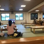 音の花温泉 音の花亭 - 広くてリラックス　右にテーブル席