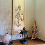 徳山鮓 - 室礼も美しく落ち着いた和の空間です。