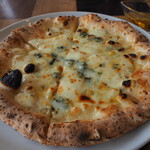 Pizza R - クワトロフォルマッジ