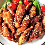 Aichi specialty, piping hot chicken wings, sweet and spicy fried, 980 yen (excluding tax)
