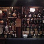 NYX - コニャックやスコッチの古酒の棚