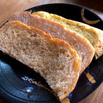 グランパ   - パンは3食。フワフワでそれぞれの味が楽しめました。