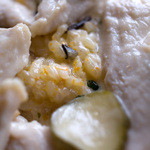 グランパ   - 「鶏胸肉のピクルス煮」の中にはリゾット的に仕込んであります。