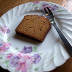 グランパ   - デザートの「キャラメル・パウンドケーキ」。ホントにコーヒーとの相性バッチリで。