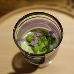 温石 - 枝豆のすり流し、茶豆のすり流しの上に茹でた湯上り美人