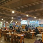 최뼈다구해장국 - 奥が厨房・右は小上がり席