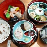 國見 - 茶壺弁当　梅