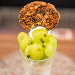 Cafe Lisas - シャインマスカットのパフェ