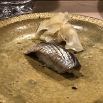 うを徳 - 酢〆いわしのにぎり