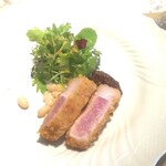 La Brianza - 健康ポークのカツレツ、フレッシュでも食べられるというお肉に素晴らしい火入れのカツレツ。やわらかジューシー、甘みのある味わいおいしいわぁ～