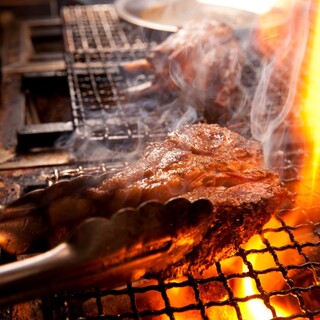 【スパイス×ブッチャーズ】炭火焼き肉を豪快に！