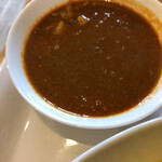 マッピーカレー - ソースも大盛り！