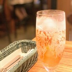 Bistro Hamaif - iPhoneのポートレイトモードで撮ったらちょっといい感じで撮れたぜ、ってだけのカット。（※ジンジャエールです）