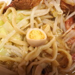 ラーメン二郎 - うずらの中身