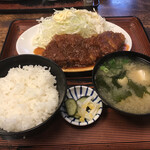 更科 - トンカツ定食(小)   いえいえ普通サイズでは？