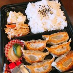 餃子屋 真白 - 