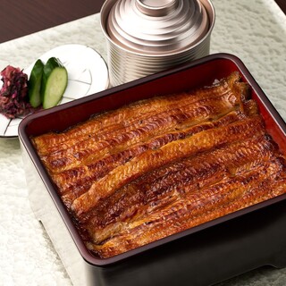 一般的な鰻の1.5倍。ふわっふわな鰻重をお楽しみ下さい