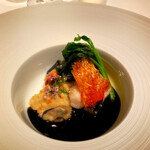 Plaiga TOKYO - 根室産キンキの鱗焼き　渡り蟹のブイヤベース風イカ墨仕立て