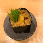 鮨 まるふく - 雲丹と芽葱の巻物