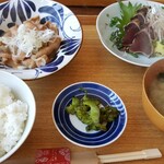 鈴木食堂 - 定食セット　もつ煮込み、鰹のたたき