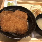 タレカツ - かつ丼.セット　¥850
            【カツ3枚】(味噌汁・生野菜・香の物) 
