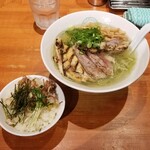 麺屋 六感堂 - 冷製 シャポーン鶏の山椒ＳＯＢＡ（しお）＋鶏タタキ増し＋鶏飯