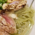 麺屋 六感堂 - 冷製 シャポーン鶏の山椒ＳＯＢＡ（しお）＋鶏タタキ増し