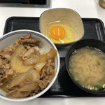Yoshinoya - 朝牛セットの牛丼ミニに生卵に味噌汁。
