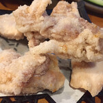 焼鳥 酉たけ - 焼鳥前のマストその2 塩唐揚げです　これはテイクアウトメニューでも大人気だそうで