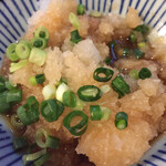 焼鳥 酉たけ - 焼鳥前のマストその3 鳥皮ポン酢です　皮焼きを3本作ってからおろしポン酢をたっぷりのせていただきます　皮串はタレでいただくと良いかも　