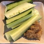 大倉山もつ肉店 - もろきゅう