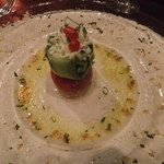 ブルガズ アダ - サラダ(ローストしたフルーツトマトに薄くスライスしたきゅうりのマリネとチーズを乗せたもの)