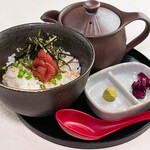 Ochazuke（boiled rice with tea）[Plum, shiso kelp, mentaiko]